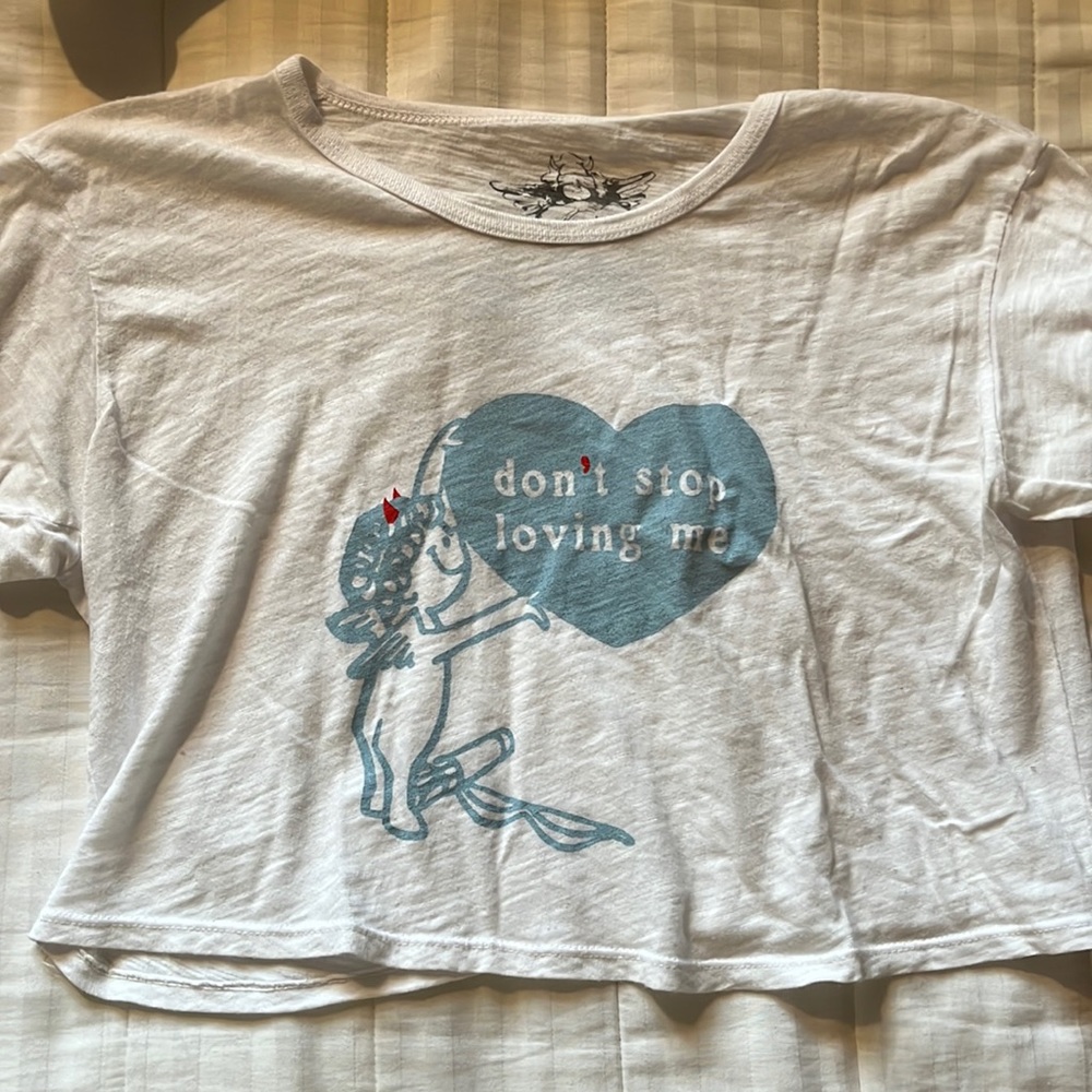 BOYS LIE “Don’t stop loving Me” cropped loose fitted tee shirt